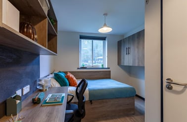 Meanwood Road, Woodhouse, Leeds - Image 2